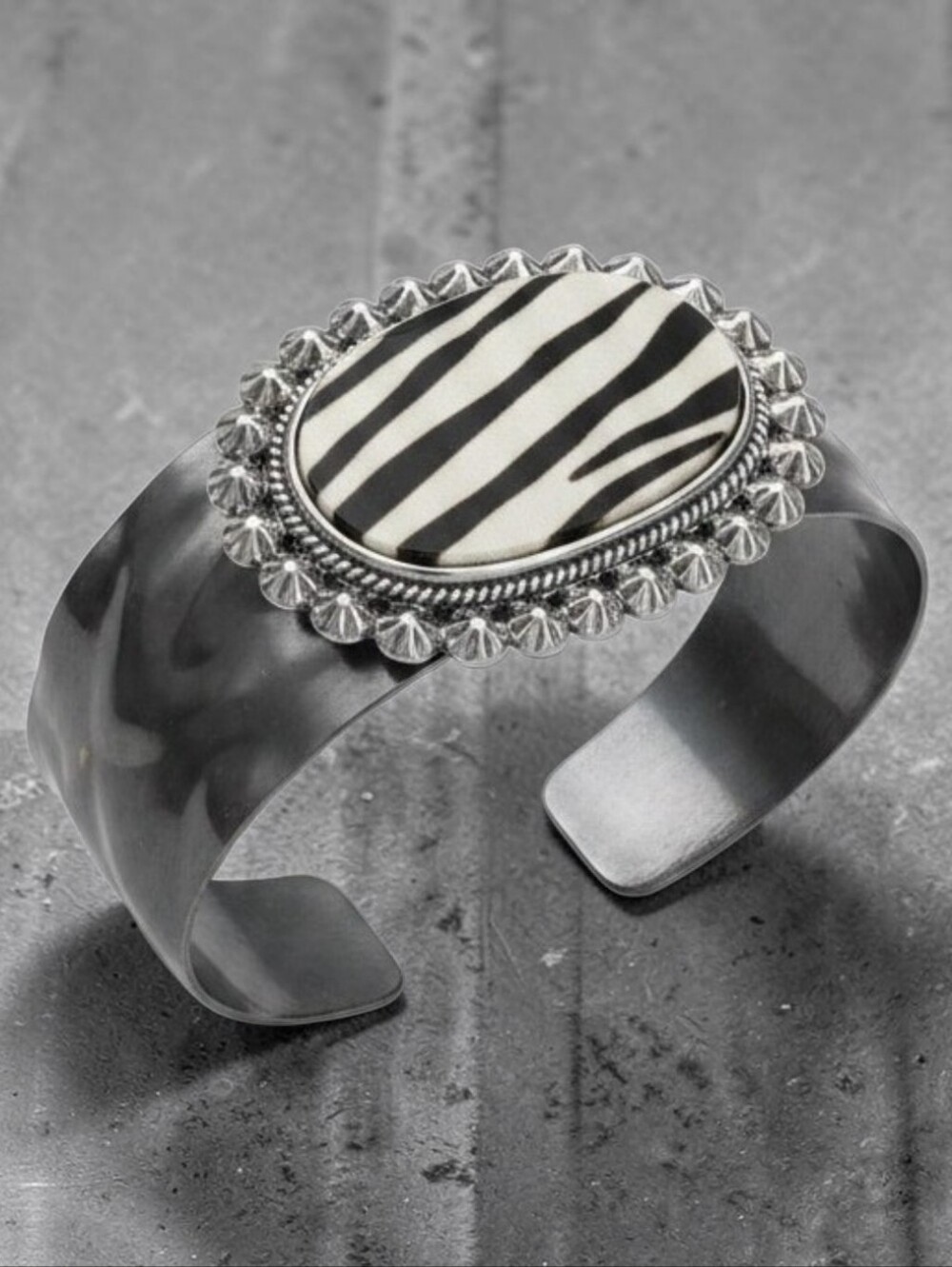 Sassified Boutique Nwt Silver Zebra-Print Oval Stone Cuff Bracelet